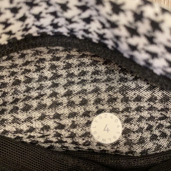 Lululemon Size 4 Speed Up Tight 28 Teeny Tooth Black White - Picture 6 of 9